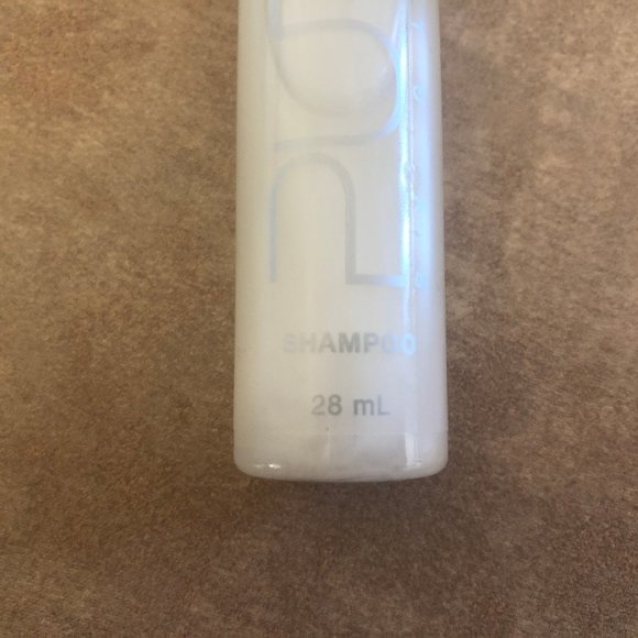 20x USA NEW Pure By Gloss Luxurious Shampoo Travel Size 28ml Lemon Infused Scent - Picture 2 of 4